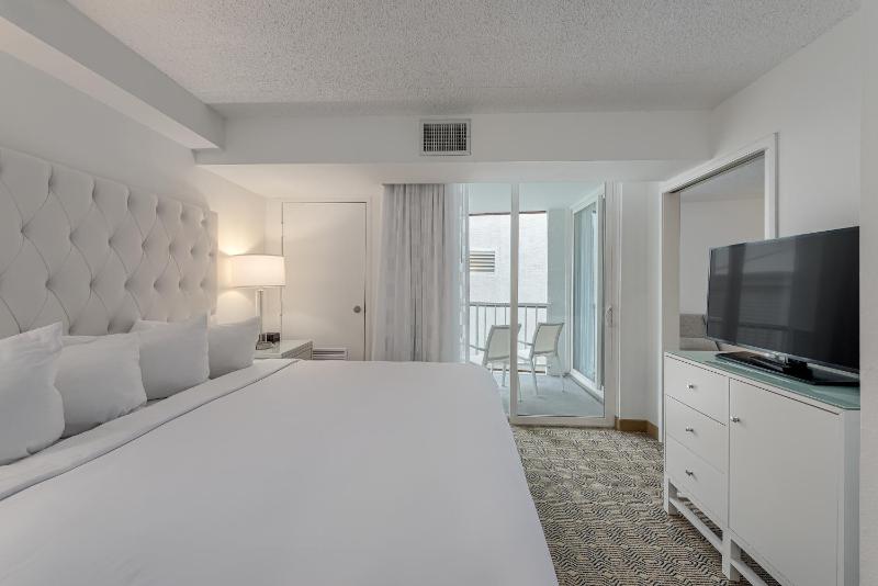 Premium King Suite image 2