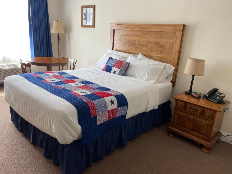 Standard Double Room image 4