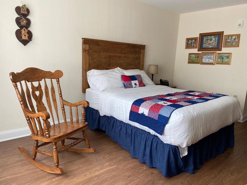 Standard Double Room image 3