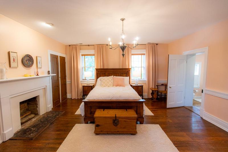 Deluxe Suite image 1
