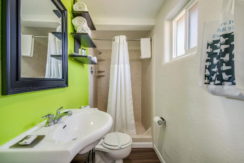 Double Room with Two Double Beds - Non-Smoking image 3