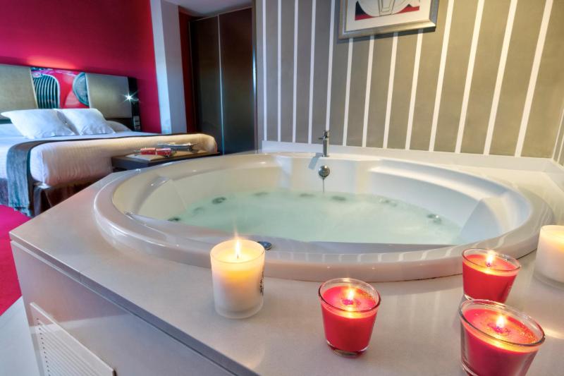 Comfort Double Room with Hot Tub  image 2