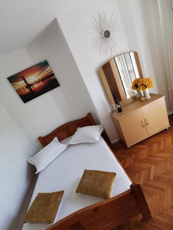 One-Bedroom Apartment with Balcony image 3