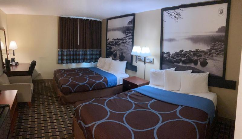 Queen Room with Two Queen Beds - Non-Smoking image 2