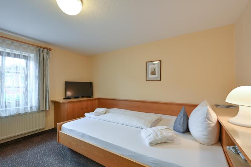 Standard Single Room - Street View image 3