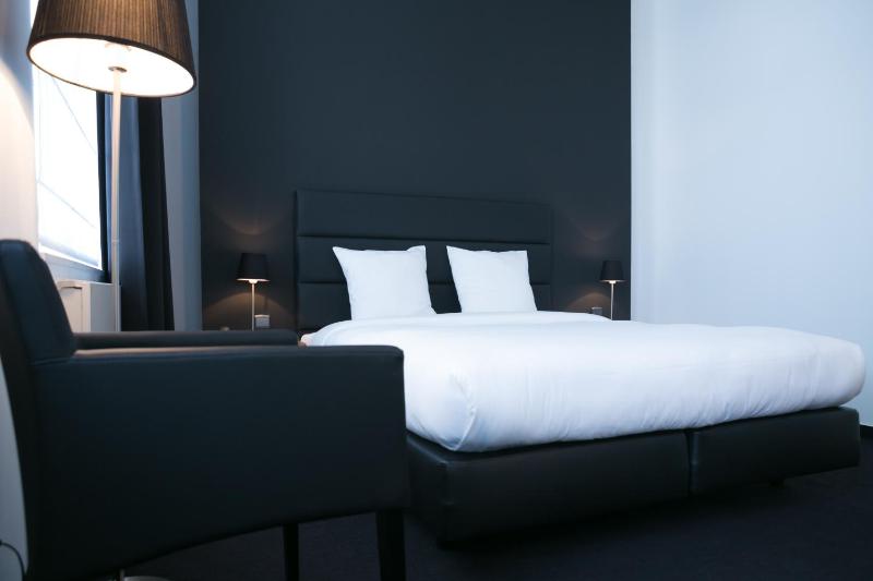 Double or Twin Room image 4
