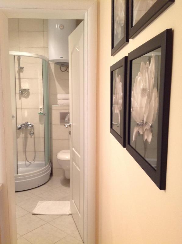 Double Room image 3