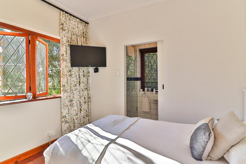 Single Room image 4