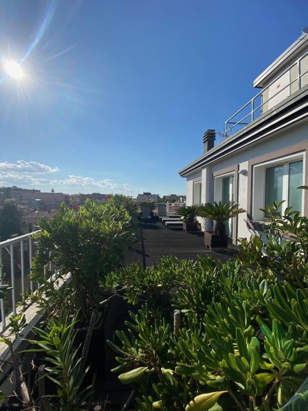 Luxury Suite with Spa Bath image 2