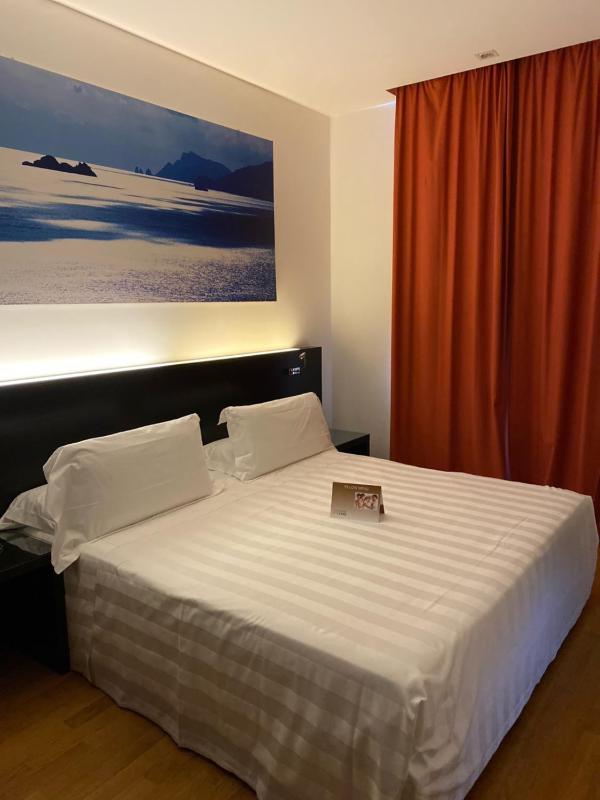 Standard Double with Balcony image 2