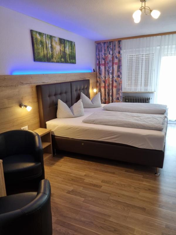 Business Double Room with Balcony image 3