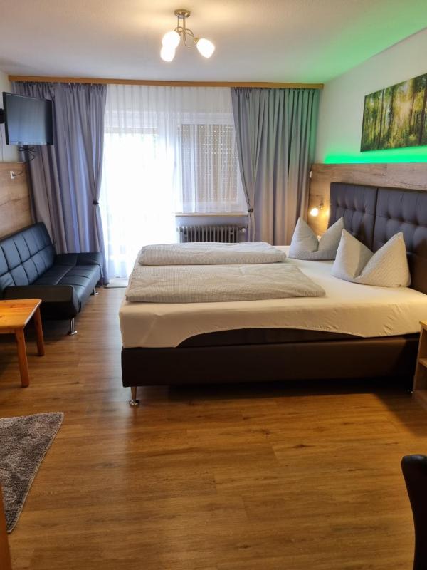 Business Double Room with Balcony image 4