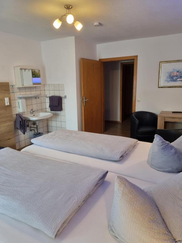 Business Double Room with Balcony image 2