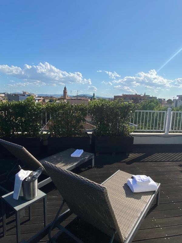 Luxury Suite with Spa Bath image 4