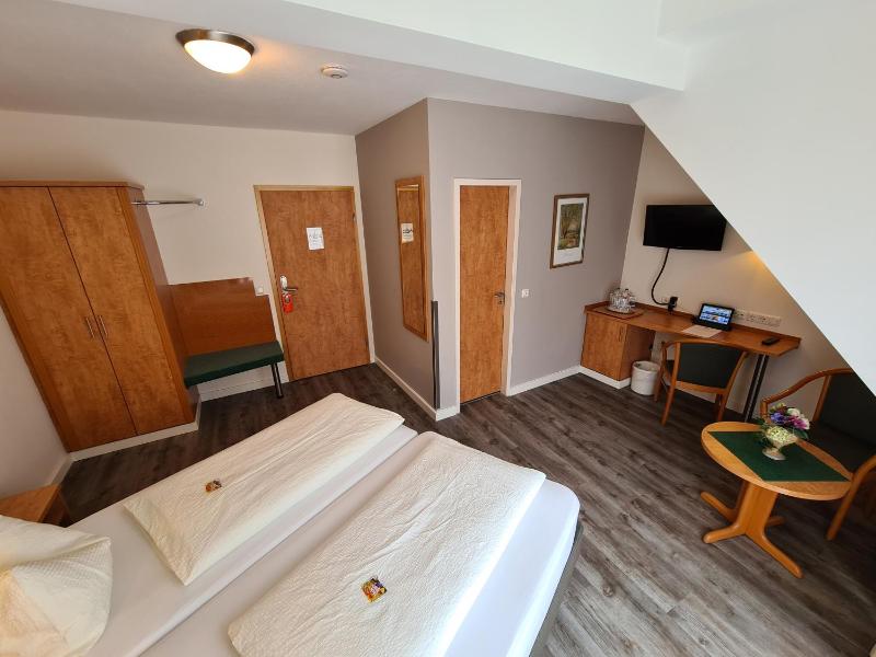 Standard Double Room image 3