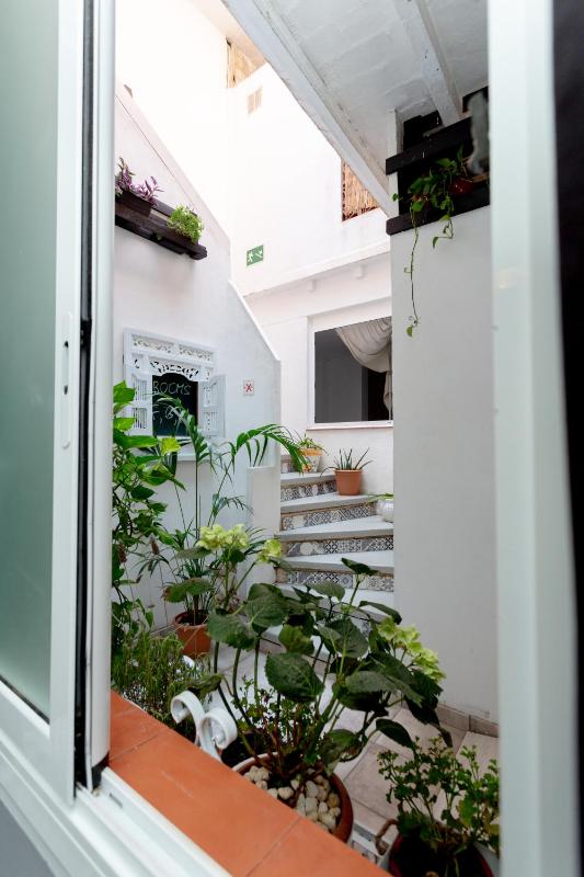 Easy Sants by Bossh! Hotels - image 6