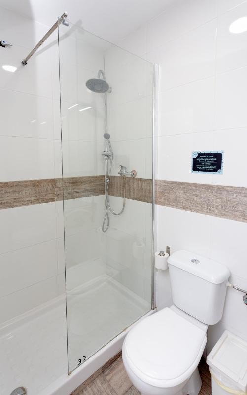 Single Room with Private Bathroom image 2