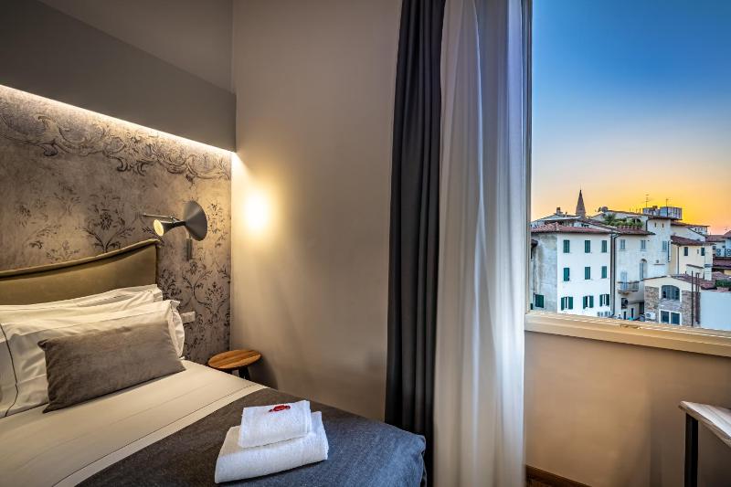 Superior Double Room image 3