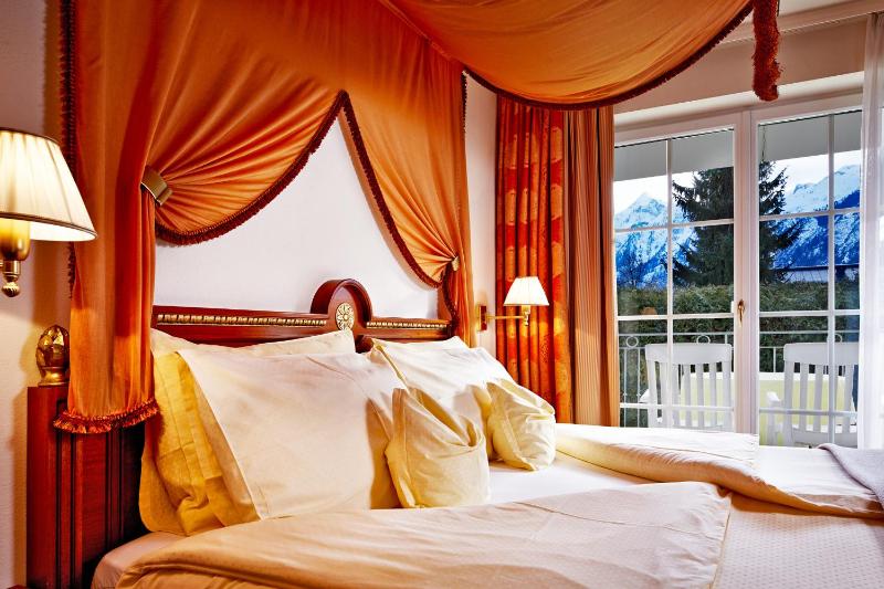 Honeymoon Suite with Balcony image 2