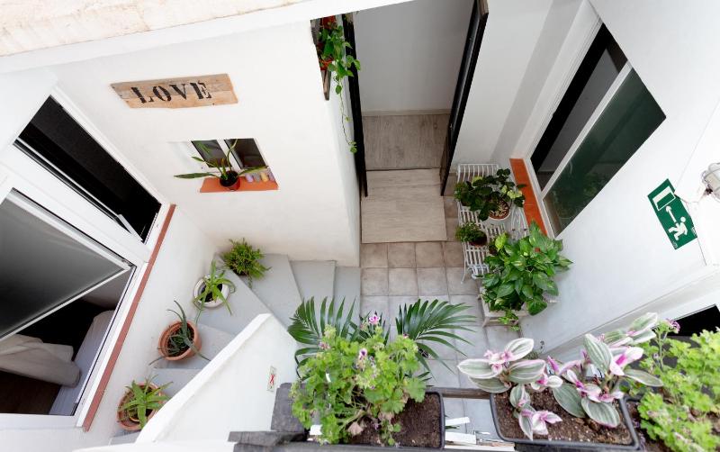 Easy Sants by Bossh! Hotels - image 2