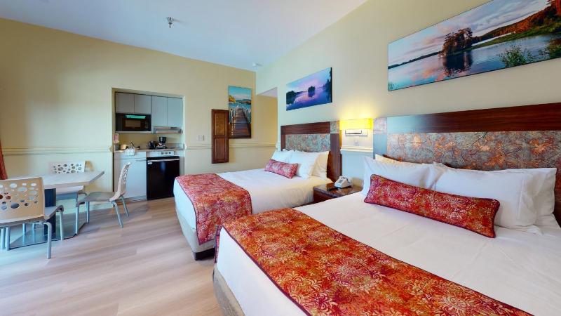 Junior Suite with Balcony - Lakeview  image 3