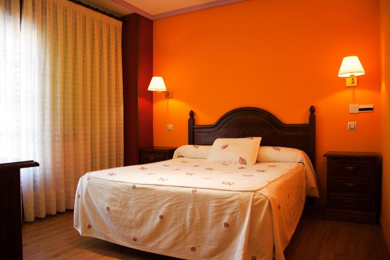 Triple Room with Balcony image 4