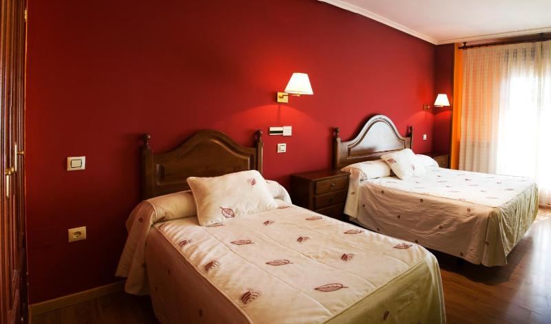 Triple Room with Balcony image 3