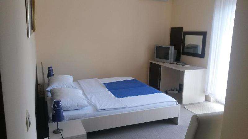 Double Room with Balcony and River View image 3