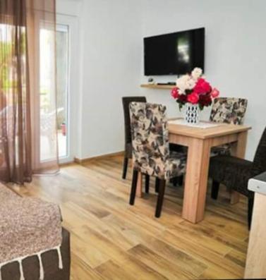 One-Bedroom Apartment image 3