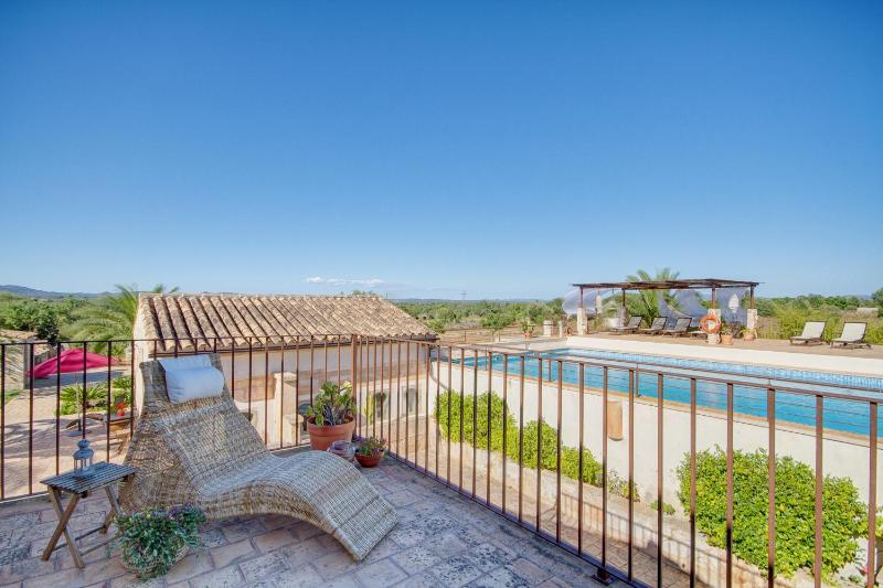One-Bedroom Apartment with Pool View image 2