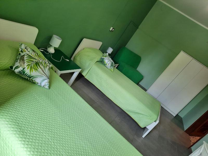 Twin Room with Extra Bed image 3