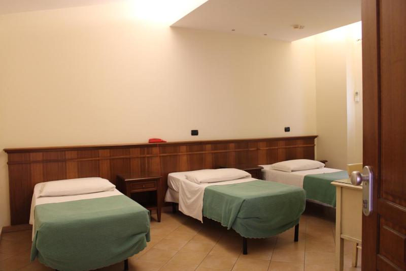 Triple Room image 2