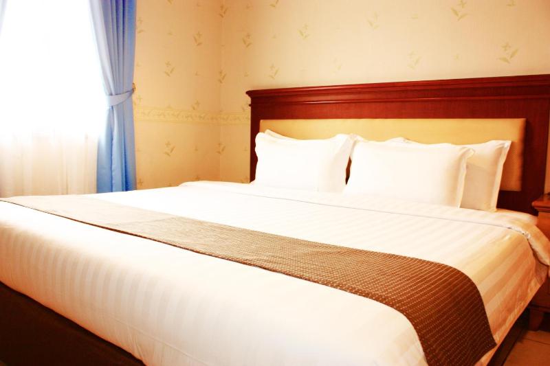 Travellers Suites Serviced Apartments - image 34
