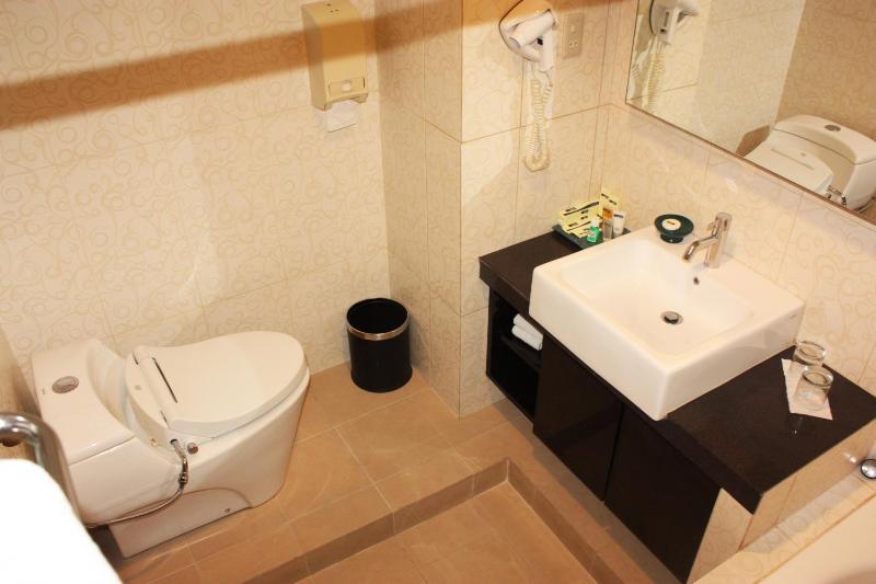 Travellers Suites Serviced Apartments - image 18