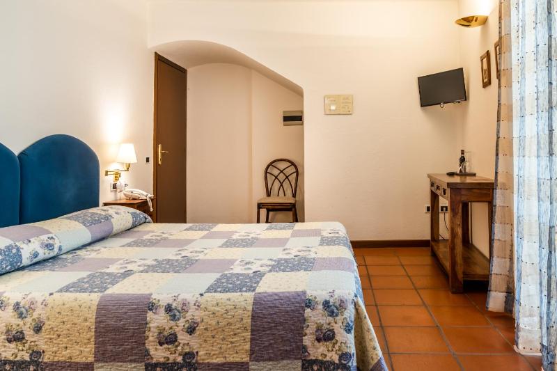 Double Room image 3