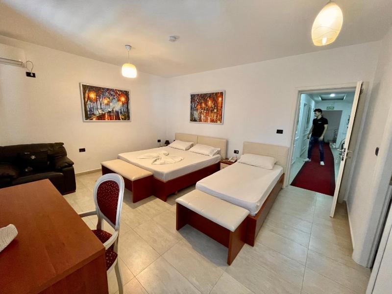 King Suite with Balcony image 4