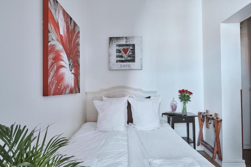 Economy Double Room image 1