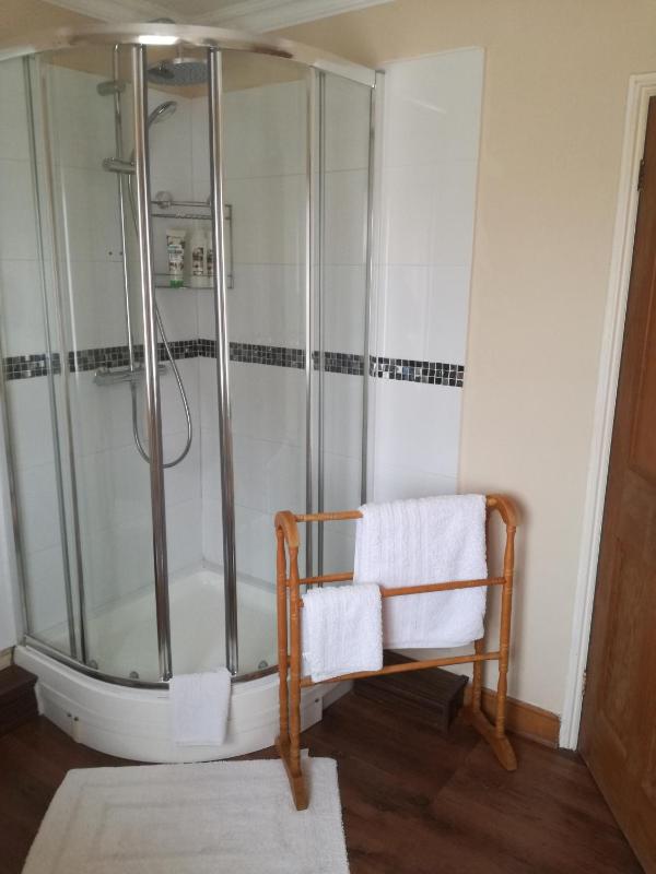 Double Room with En-Suite image 4