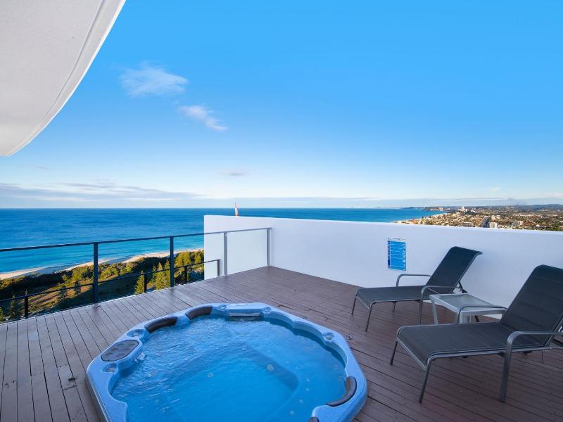 Private Rooftop Spa Penthouse apartment - Sierra Grand - CoastHM - image 1