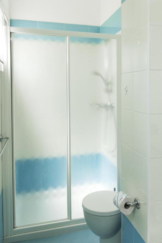 Twin Room image 1