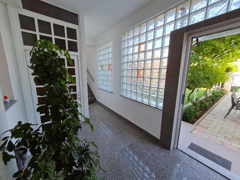 Four-Bedroom Apartment with Garden View image 2