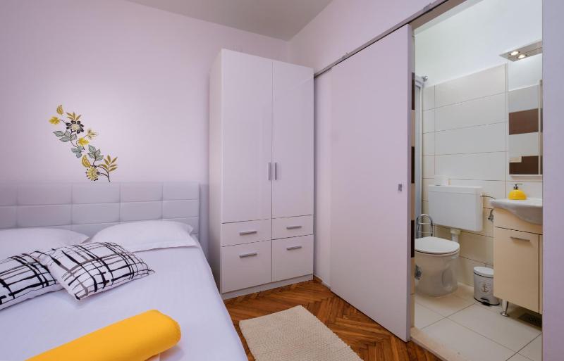 Double Room image 2