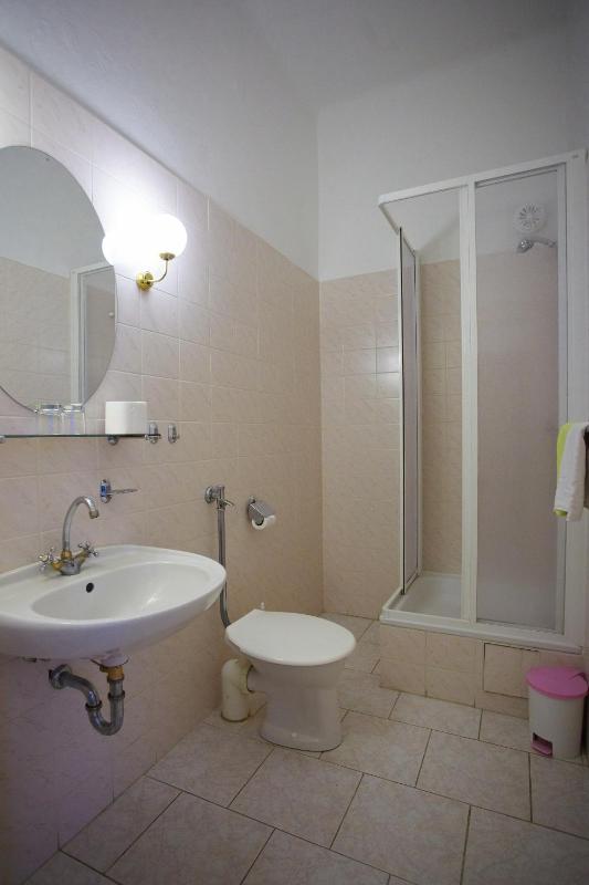 Double Room image 3