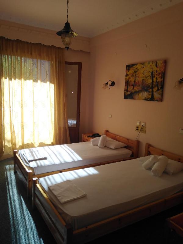 Standard Twin Room with Garden View image 1