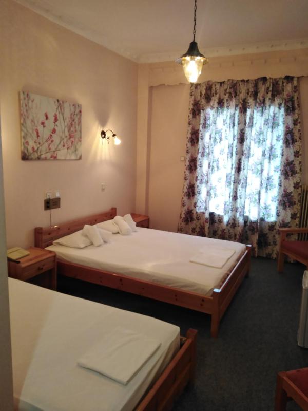 Standard Twin Room with Garden View image 3