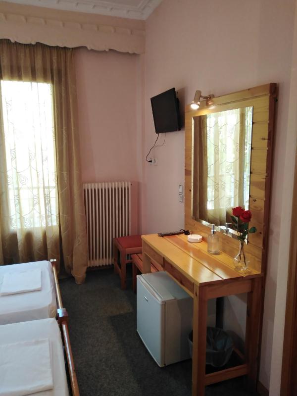 Small Twin Room image 4