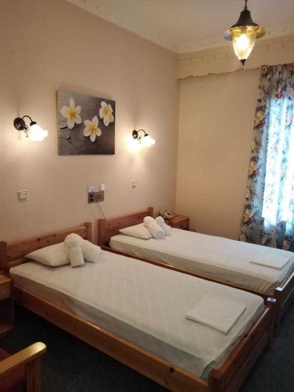 Standard Twin Room with Garden View image 2