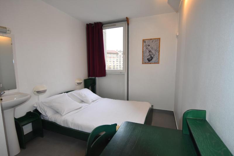 Double Room image 4