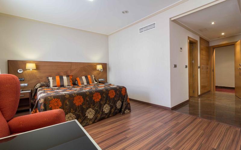 Deluxe Double Room with Shower image 3
