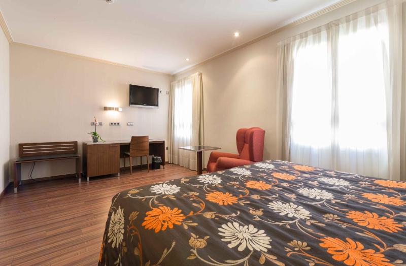Deluxe Double Room with Shower image 4